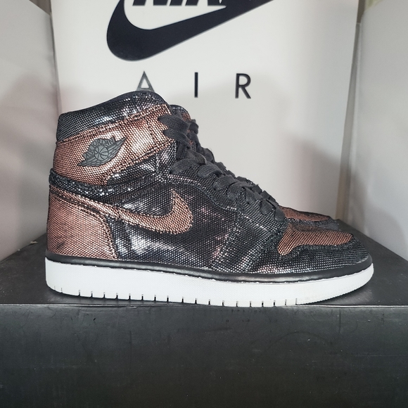 Size 8.5 - Jordan 11 Retro 72-10 2015. VNDS..... fits Men Size 8.5, Women Size 1 - Picture 2 of 12